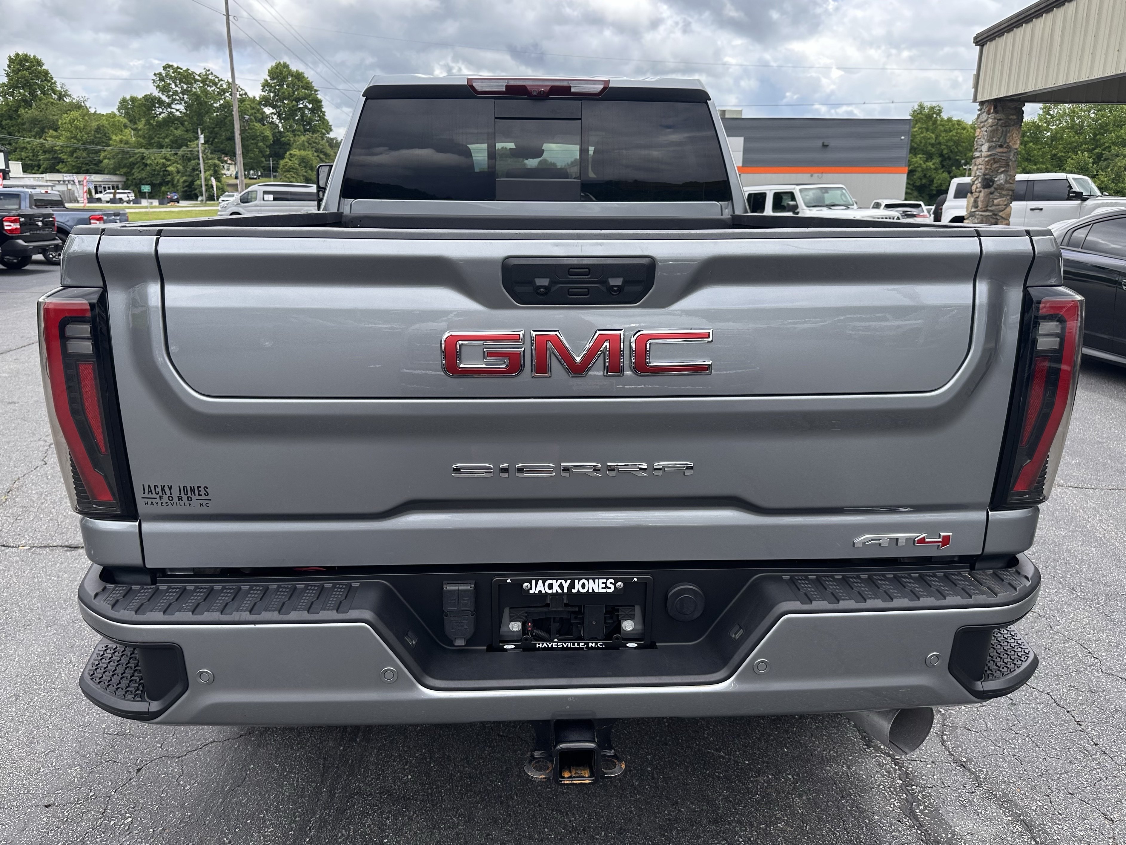 Used 2024 GMC Sierra 2500 AT4 w/ AT4 Premium Plus Package AWD/4WD image 7