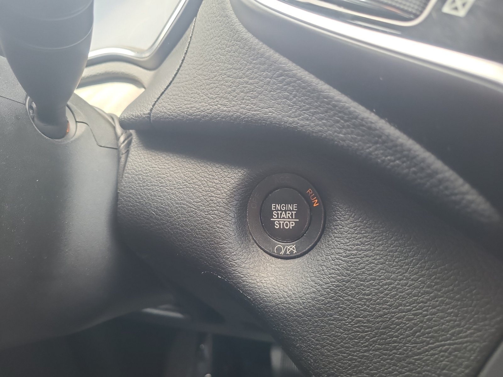 Used 2019 Jeep Cherokee Limited w/ Technology Group AWD/4WD image 29
