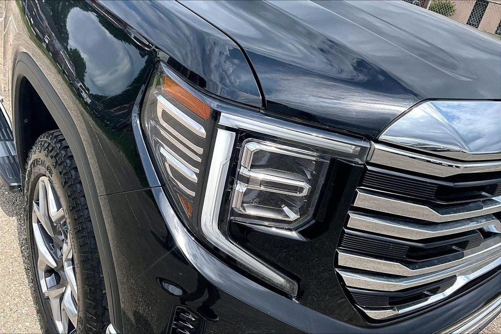 Used 2022 GMC Sierra 1500 SLT w/ SLT Premium Plus Package AWD/4WD image 30