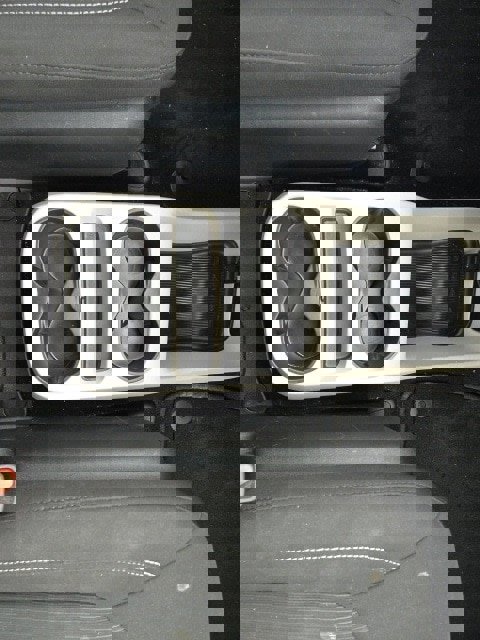 Used 2024 Chrysler Voyager LX image 29