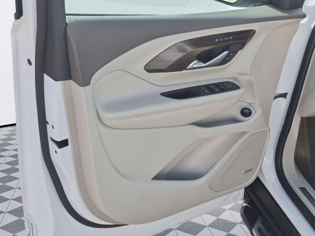 Used 2018 GMC Terrain Denali w/ Advanced Safety Package AWD/4WD image 10