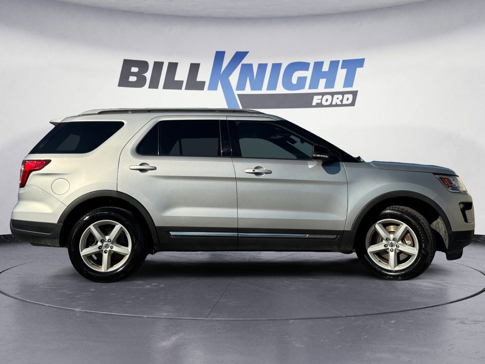 Certified 2018 Ford Explorer XLT w/ Equipment Group 202A image 6