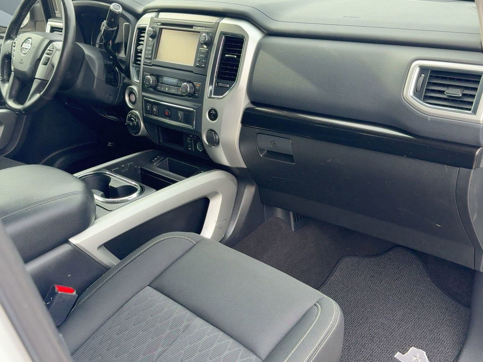 Used 2018 Nissan Titan SV w/ SV Convenience Package image 29