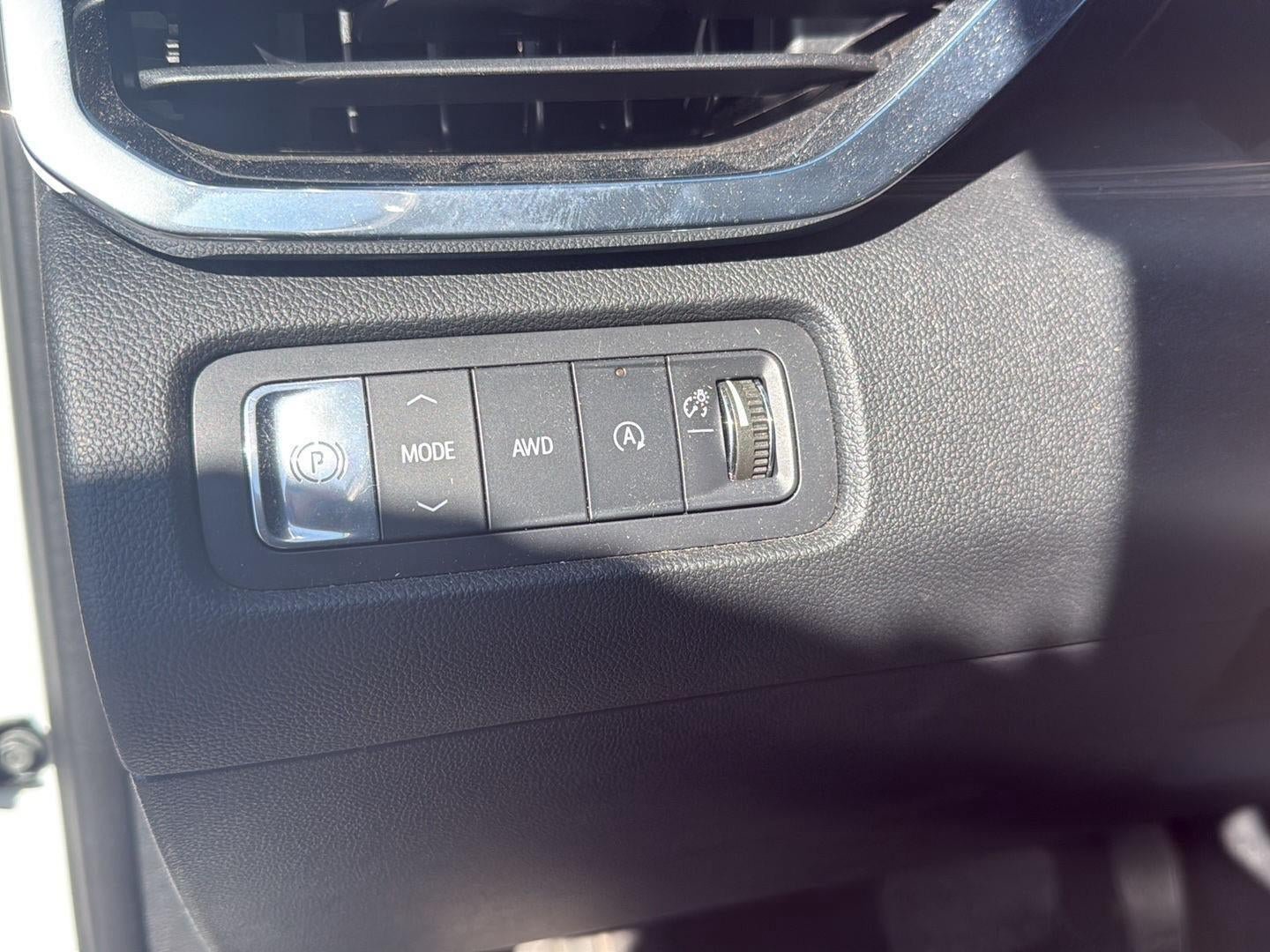 Used 2025 GMC Acadia Elevation AWD/4WD image 12