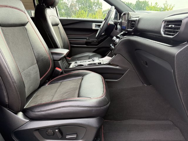 Certified 2024 Ford Explorer ST-Line w/ Class IV Trailer Tow Package AWD/4WD image 24