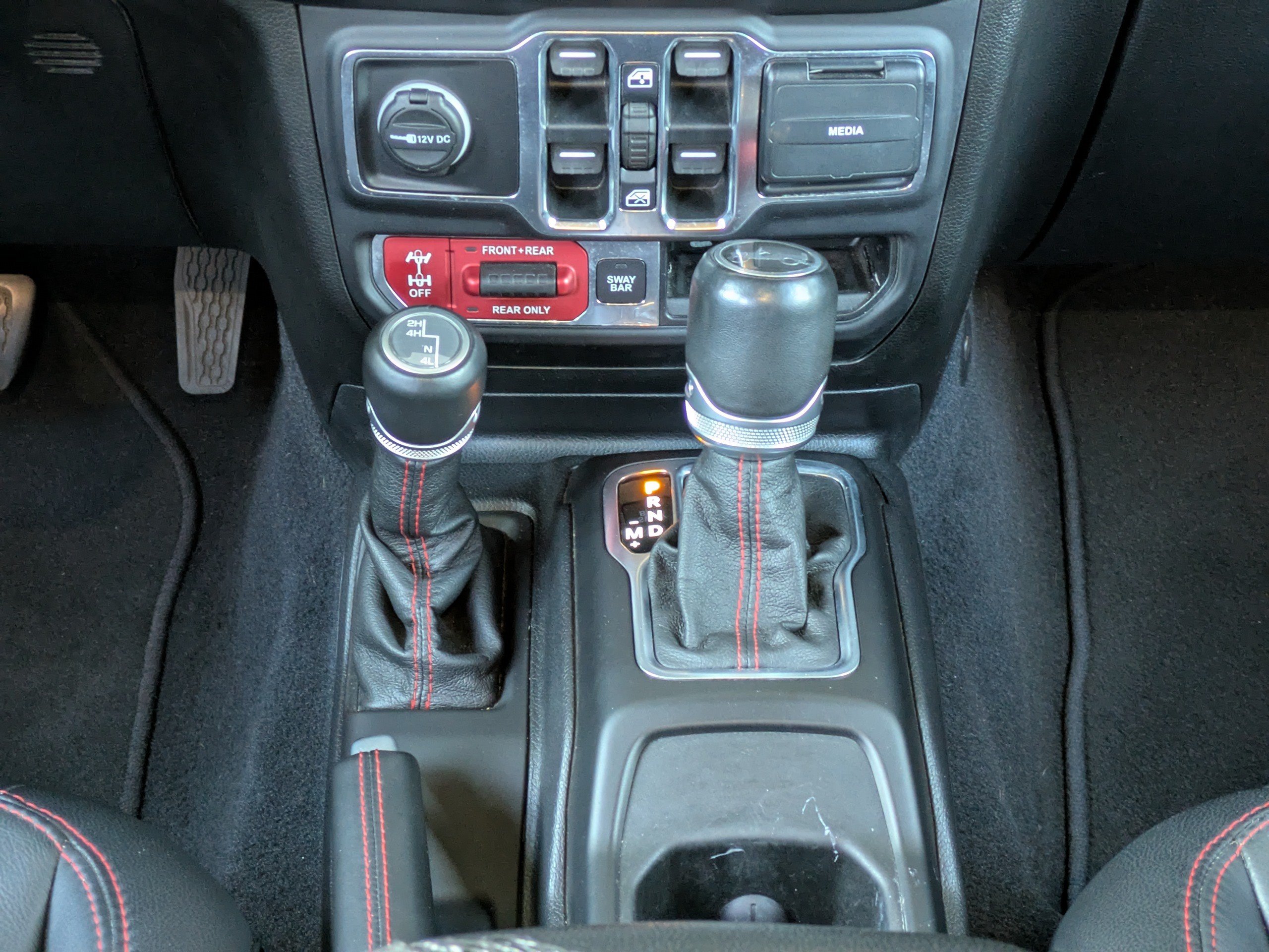 Used 2020 Jeep Wrangler Unlimited Rubicon w/ Dual Top Group AWD/4WD image 16