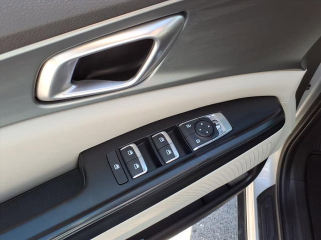 Used 2022 Kia Carnival LX image 22