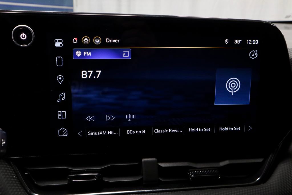 Used 2025 Chevrolet Equinox RS w/ Safety and Technology Package image 4