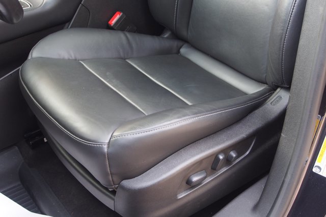 Used 2023 Cadillac XT4 Luxury w/ Cold Weather Package image 17