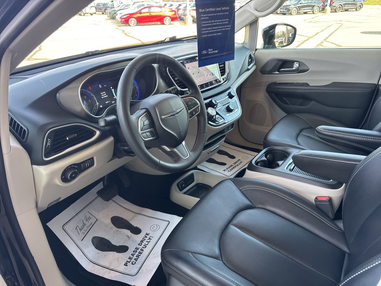 Used 2024 Chrysler Pacifica Touring-L image 21