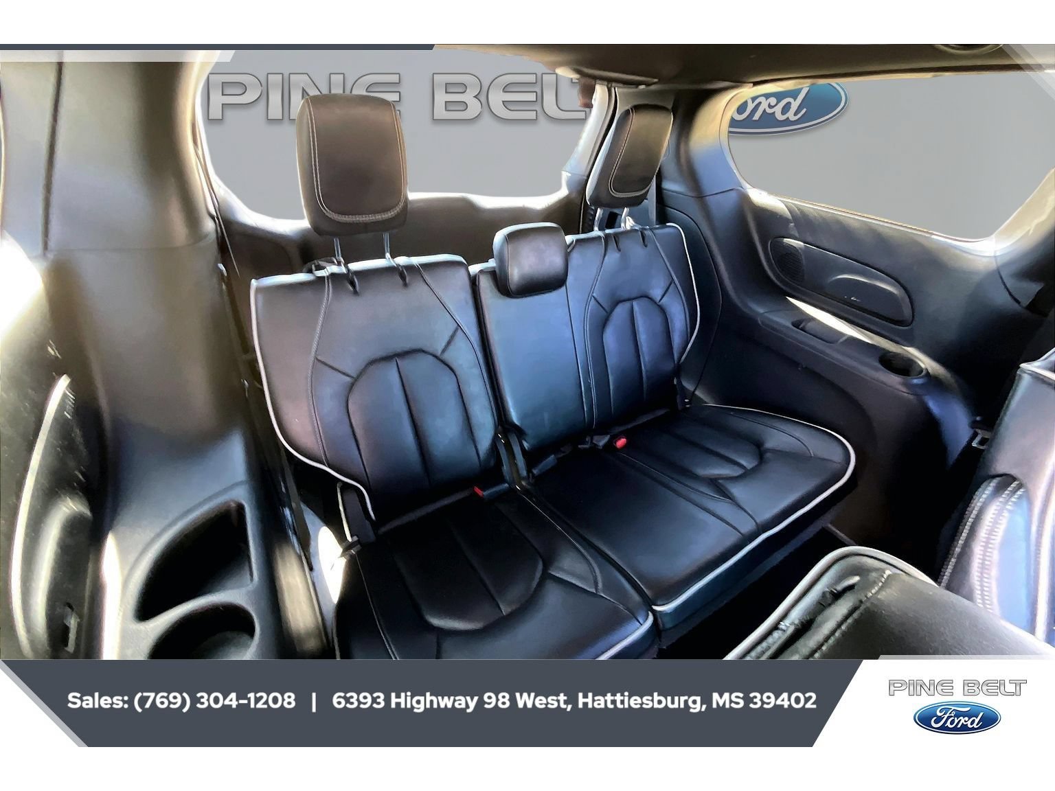Used 2025 Chrysler Pacifica Limited FWD image 21