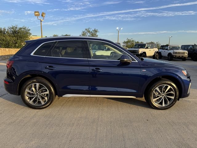 Used 2022 Audi Q5 2.0T Premium w/ Convenience Package AWD/4WD image 4