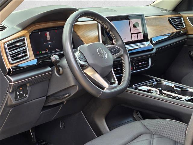 Used 2024 Volkswagen Atlas SE w/ Black Wheel Package FWD image 10