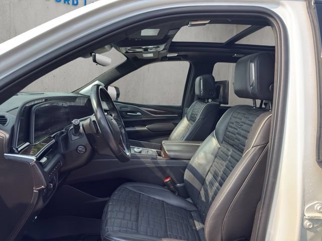 Used 2022 Cadillac Escalade Sport Platinum AWD/4WD image 4