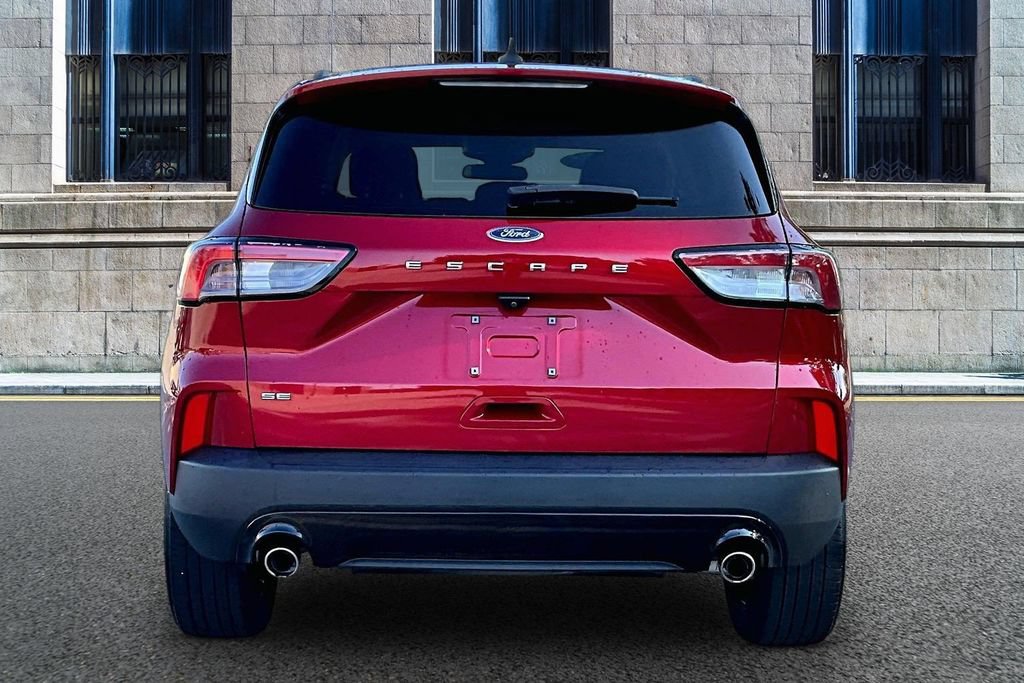 Certified 2022 Ford Escape SE w/ SE Sport Appearance Package FWD image 4