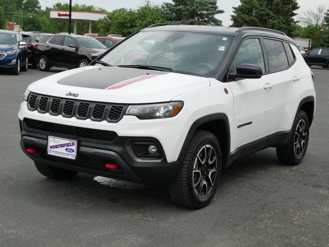Used 2024 Jeep Compass Trailhawk AWD/4WD image 4