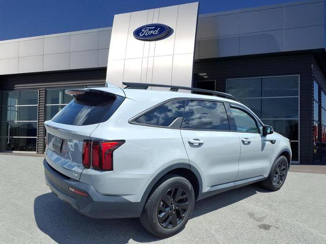 Used 2023 Kia Sorento S w/ Panoramic Sunroof Package AWD/4WD image 2
