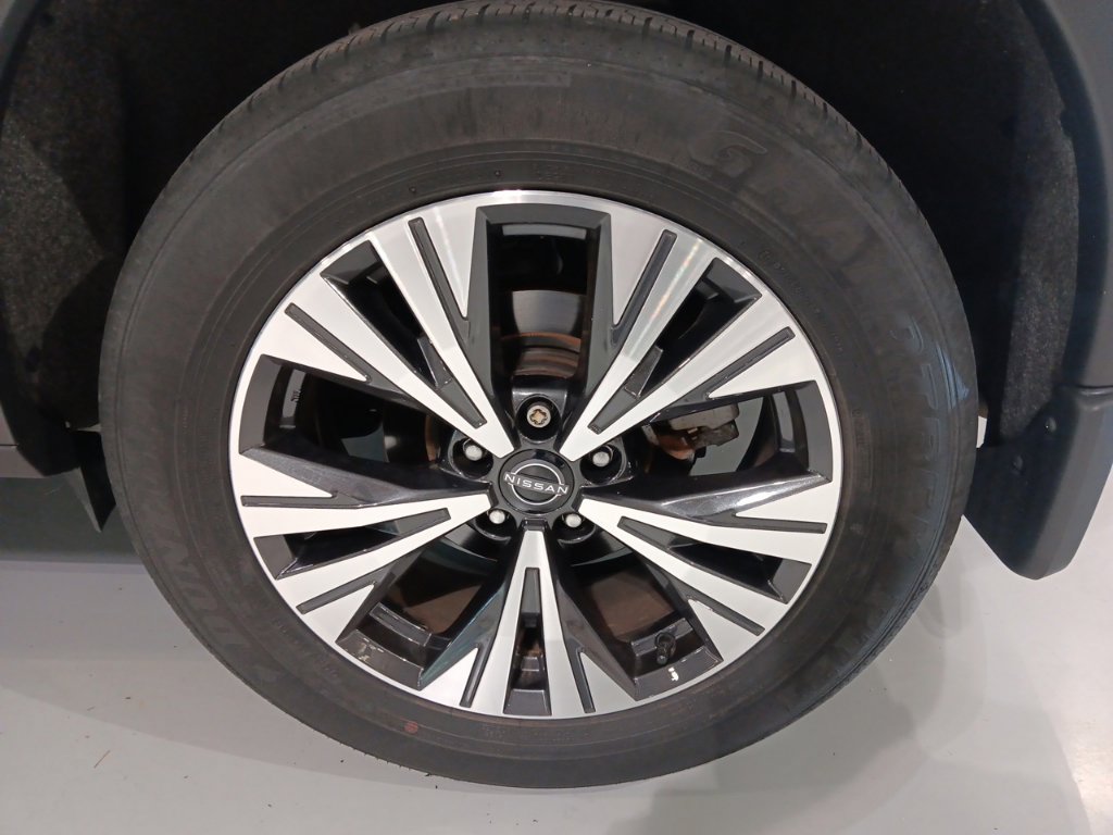 Used 2023 Nissan Rogue SV AWD/4WD image 7