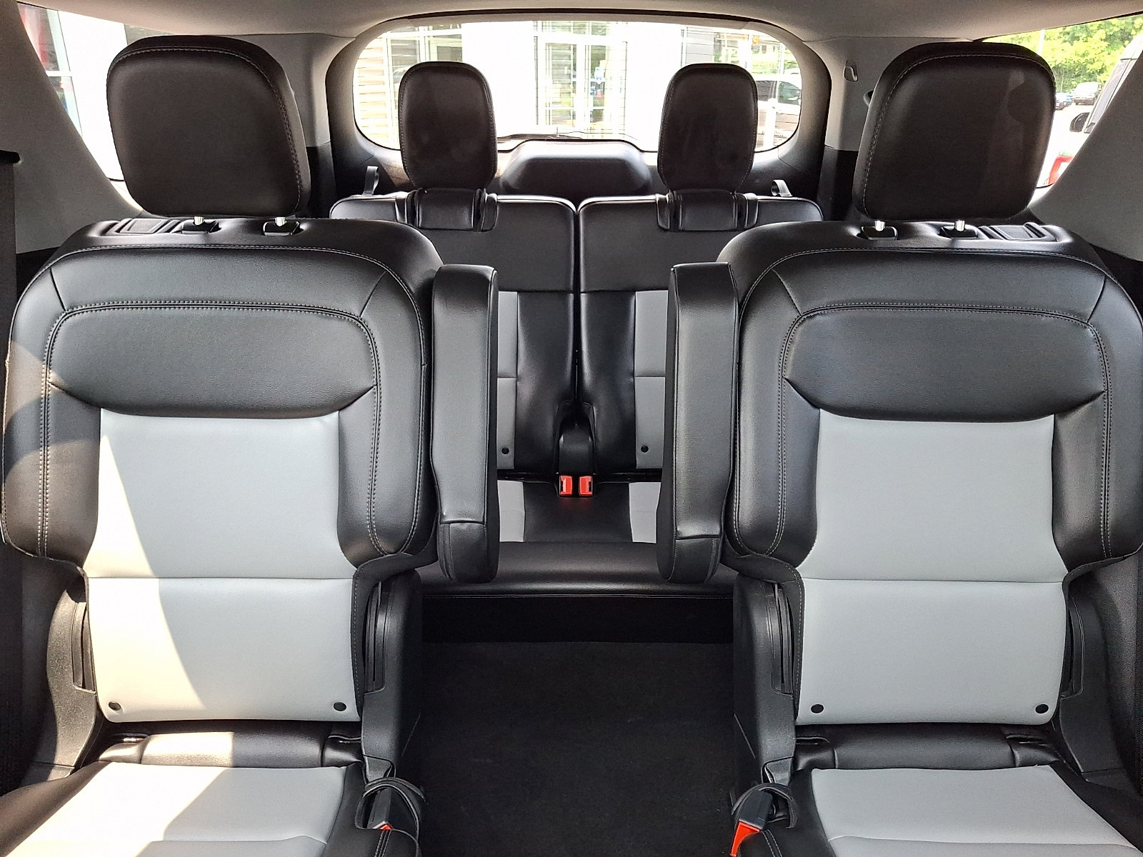 Certified 2022 Ford Explorer XLT w/ Equipment Group 202A AWD/4WD image 19