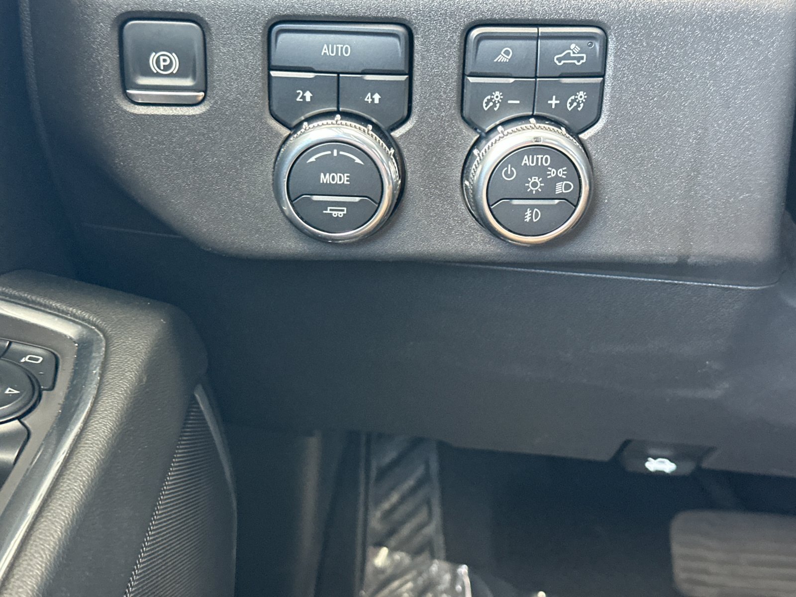 Used 2025 GMC Sierra 1500 SLT AWD/4WD image 32
