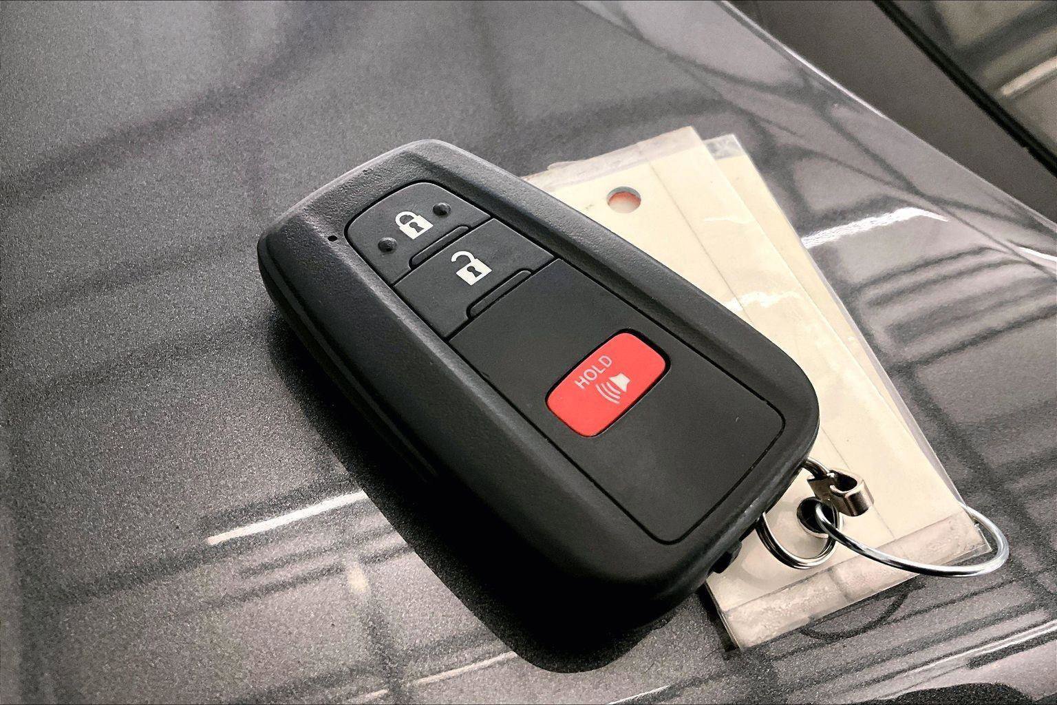 Used 2022 Toyota C-HR XLE image 11