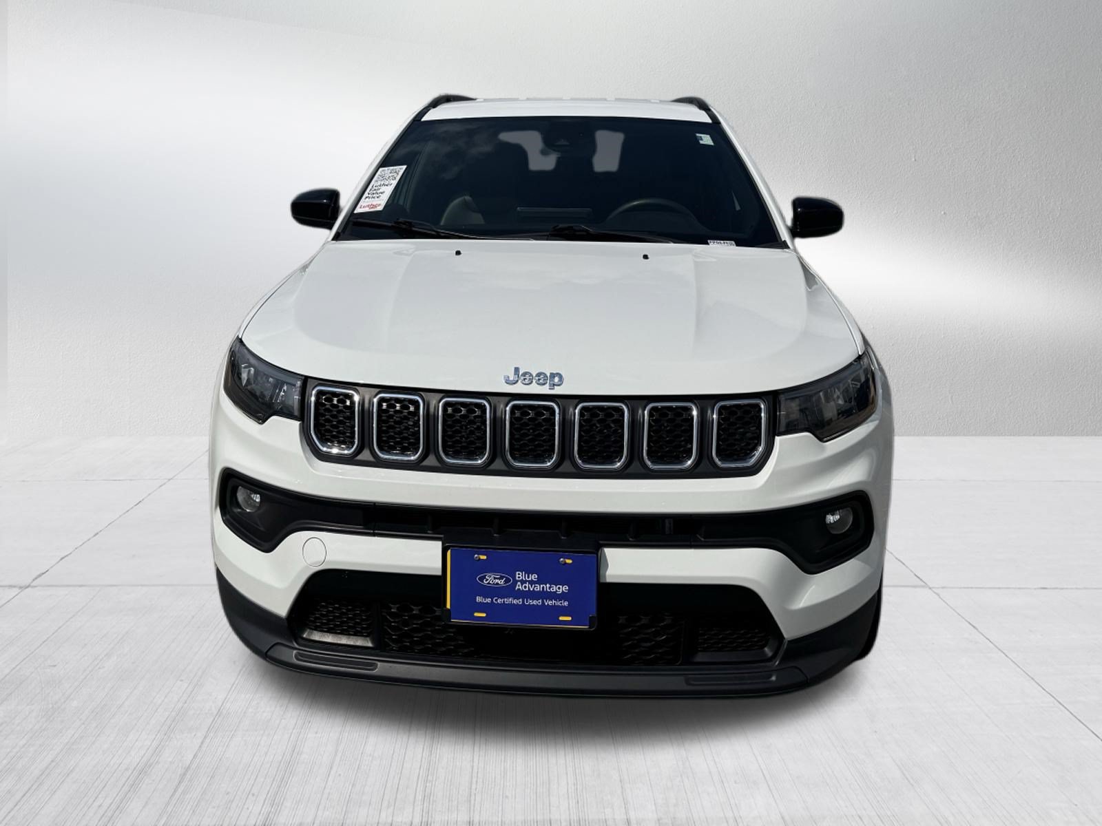 Used 2024 Jeep Compass Latitude AWD/4WD image 2