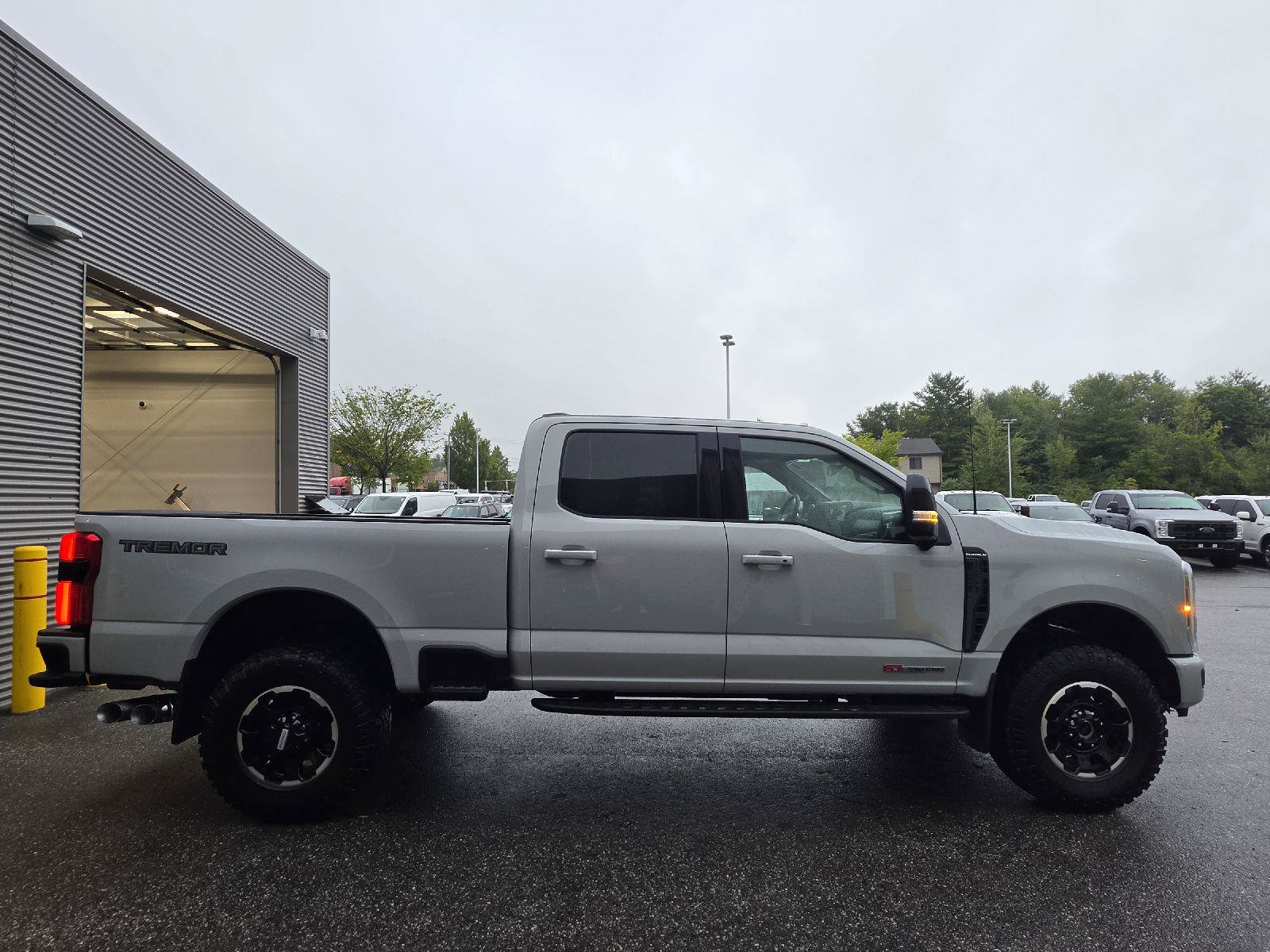 Certified 2026 Ford F350 Platinum w/ Tremor Off-Road Package AWD/4WD image 2