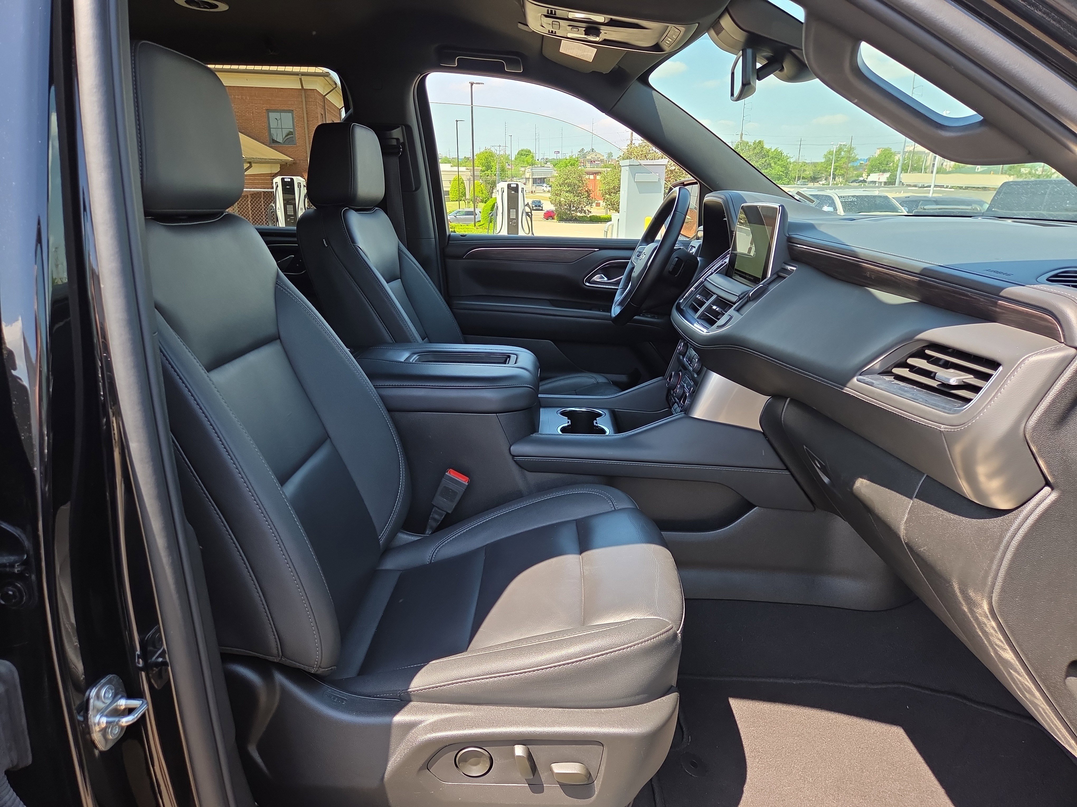 Used 2024 Chevrolet Tahoe LT AWD/4WD image 17