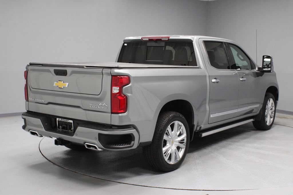 Used 2025 Chevrolet Silverado 1500 High Country w/ High Country Premium Package AWD/4WD image 11