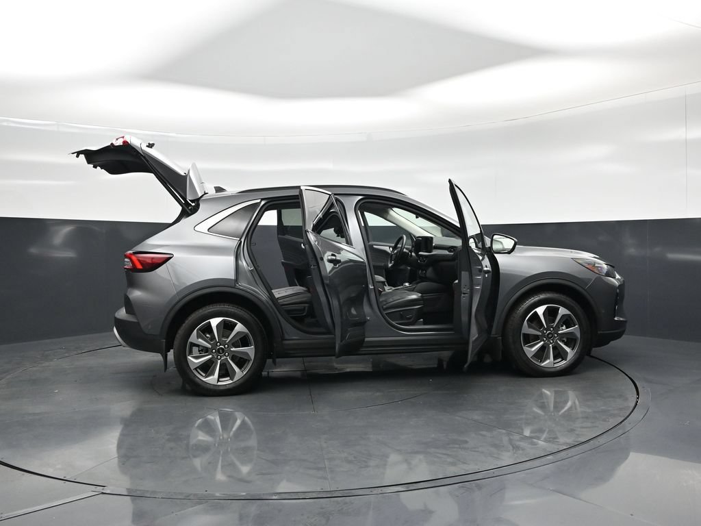Certified 2023 Ford Escape Platinum w/ Premium Technology Package AWD/4WD image 5