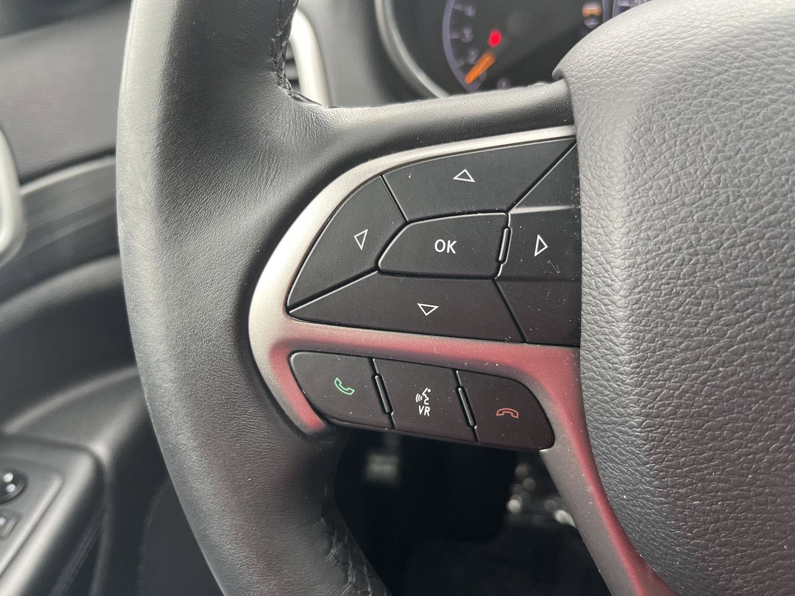 Used 2019 Jeep Grand Cherokee Laredo w/ 18" Wheel & 8.4" Radio Group AWD/4WD image 19