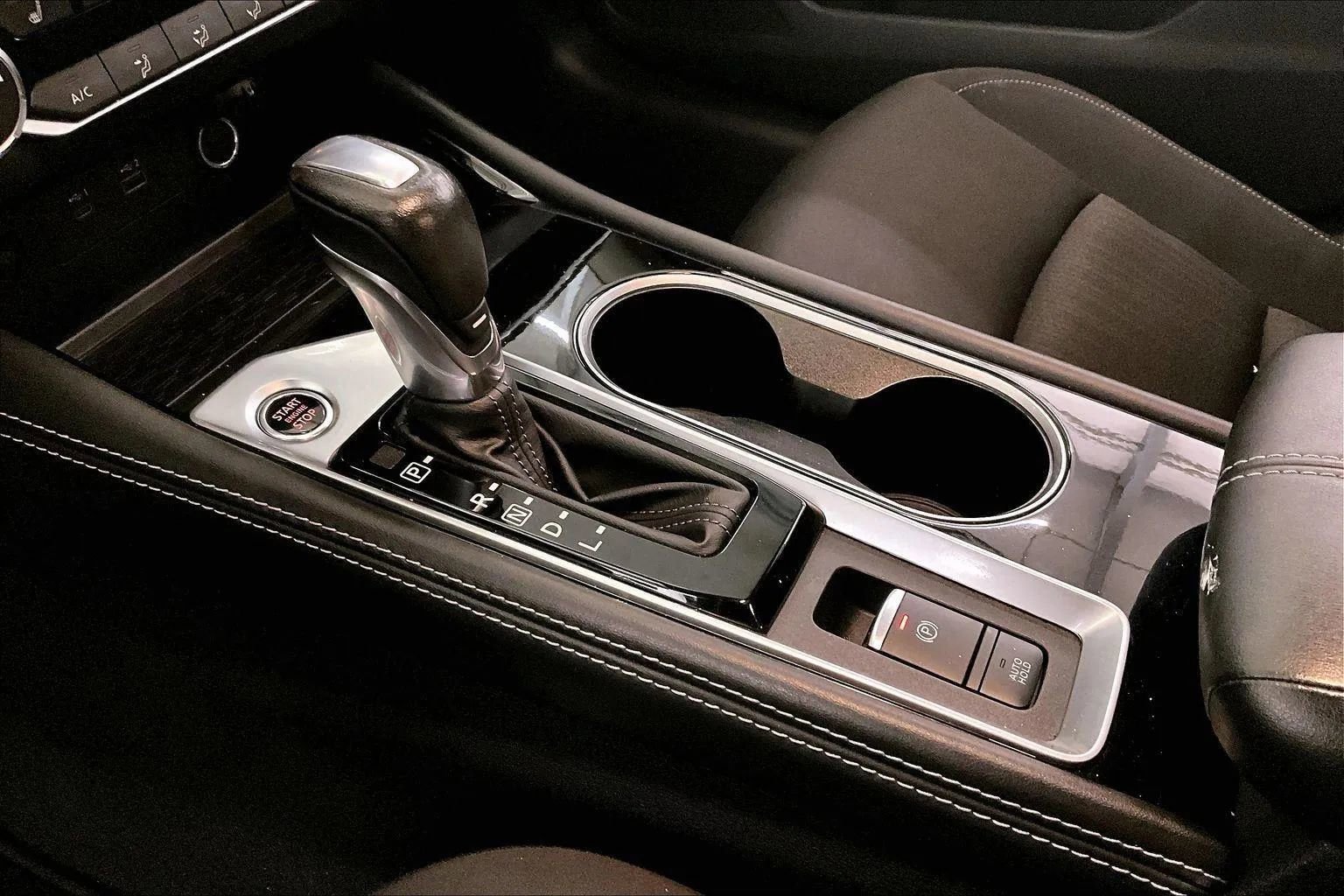 Used 2023 Nissan Altima 2.5 SV w/ SV Premium Package image 16