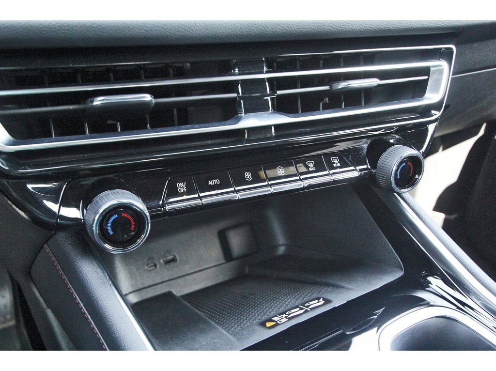Used 2024 Chevrolet Traverse Z71 AWD/4WD image 27