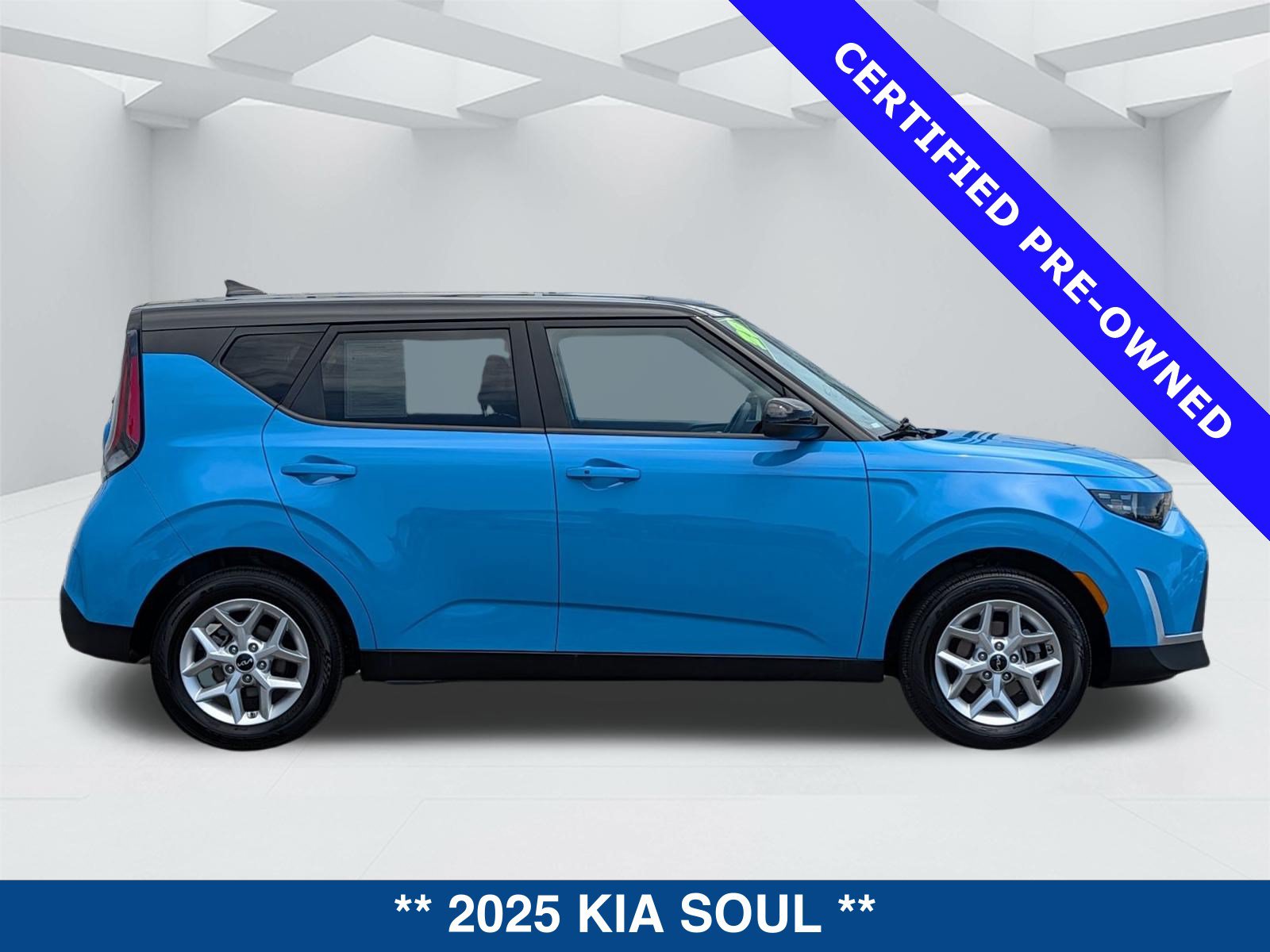 Used 2025 Kia Soul S FWD image 4
