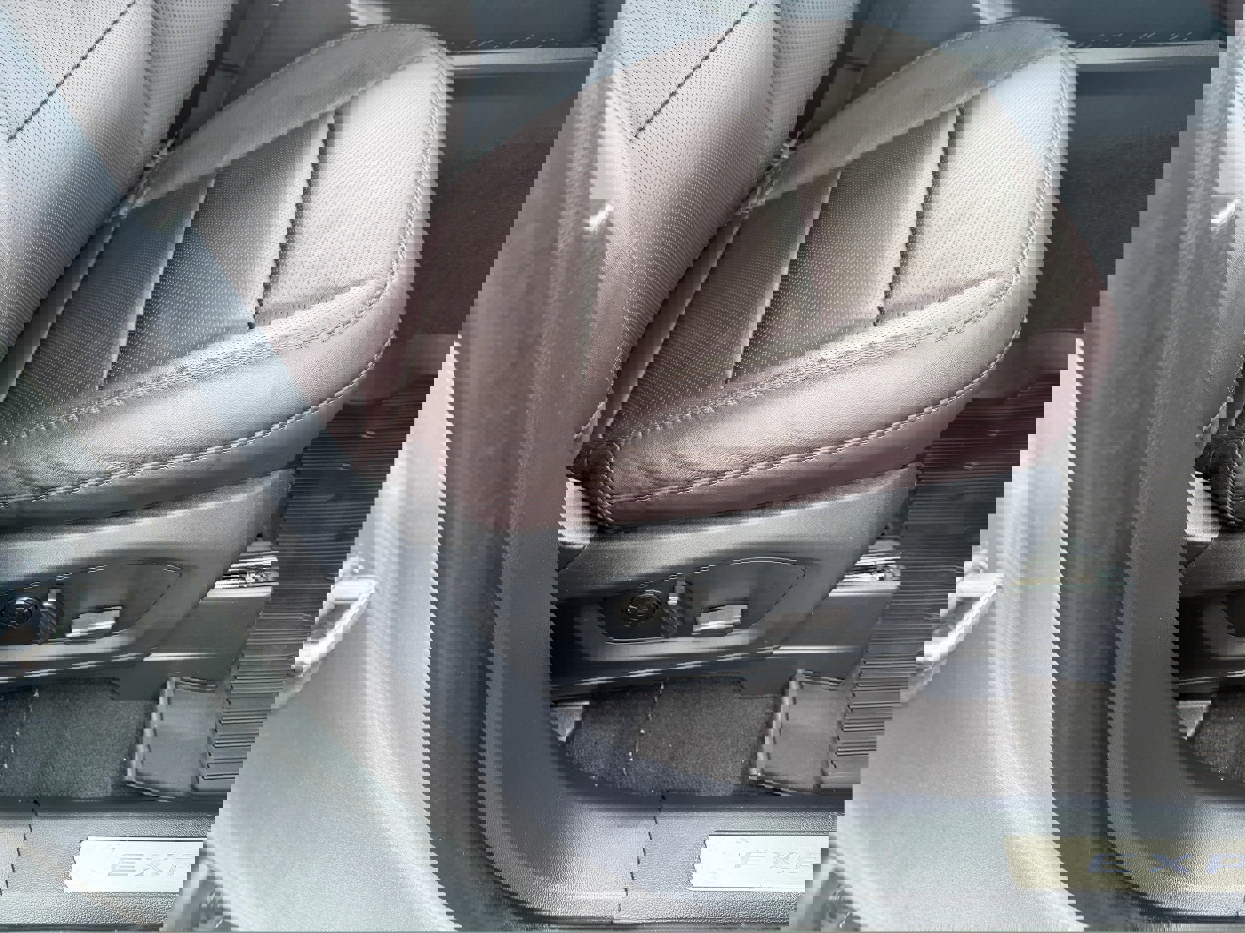 Certified 2025 Ford Explorer Platinum w/ Ultimate Package image 27