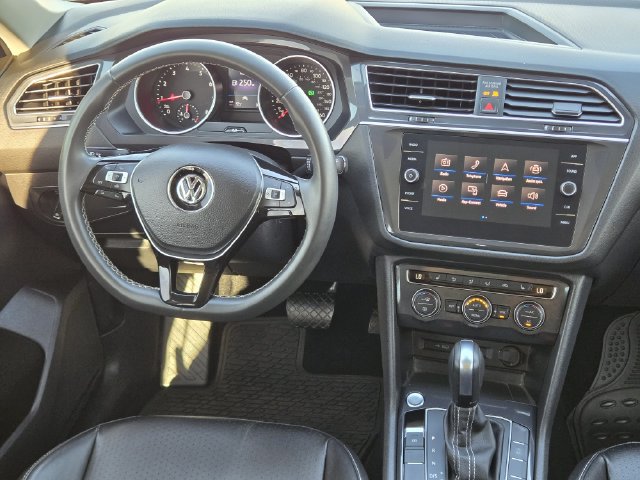 Used 2021 Volkswagen Tiguan SE w/ Panoramic Sunroof Package FWD image 25