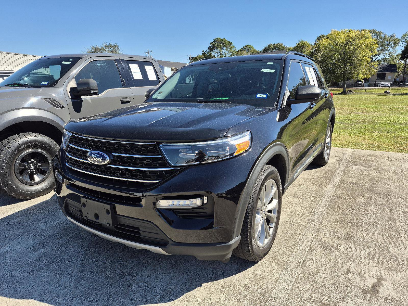 Certified 2022 Ford Explorer XLT w/ Equipment Group 202A image 2