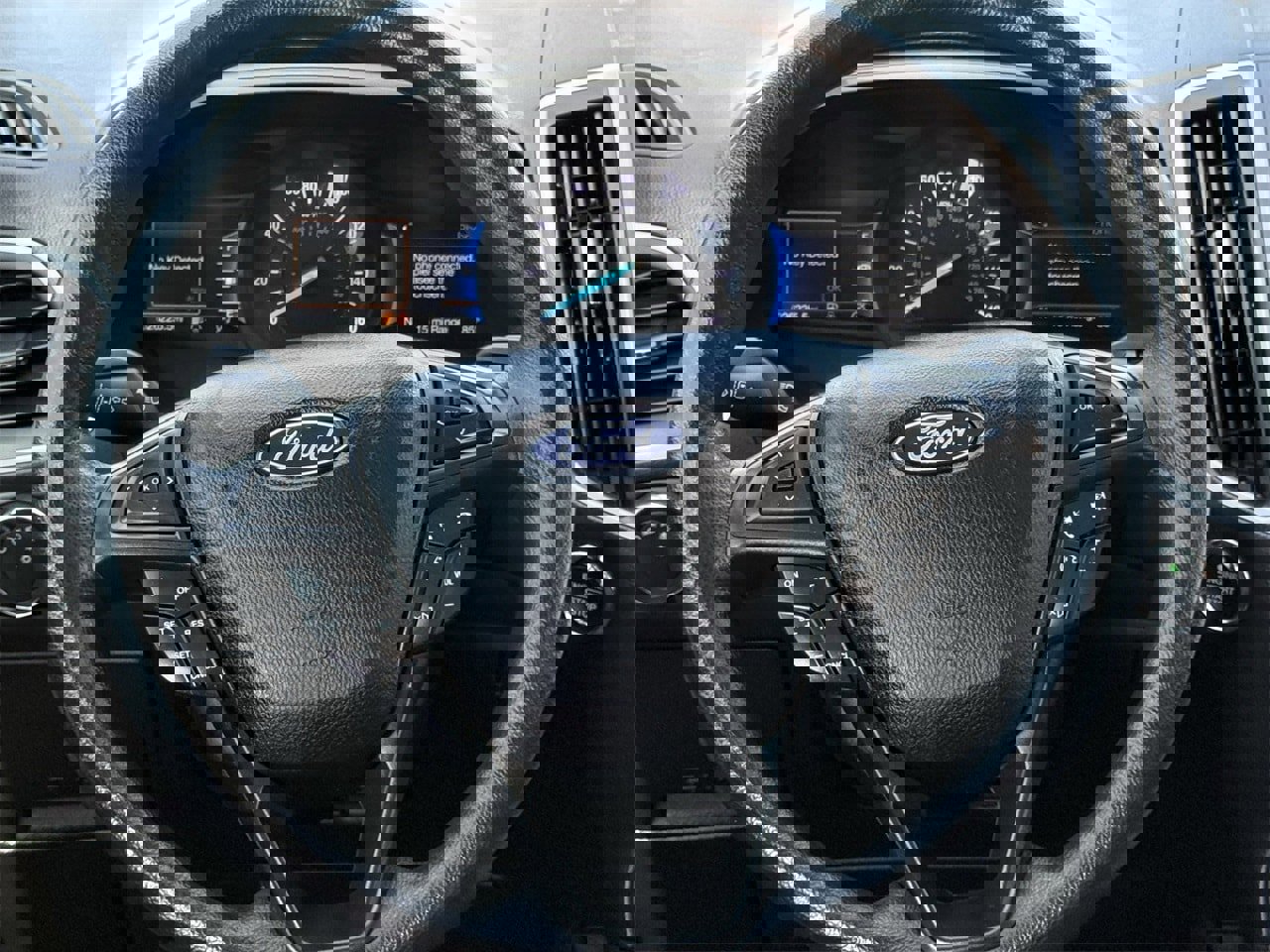 Certified 2022 Ford Edge SE w/ Black Appearance Package image 12