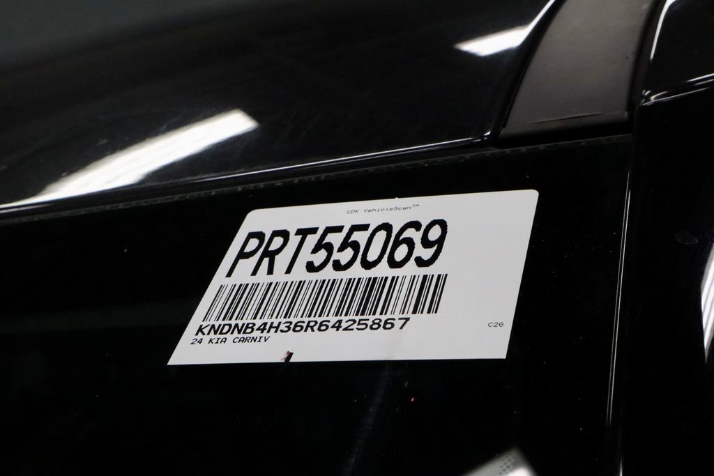 Used 2024 Kia Carnival LX image 34