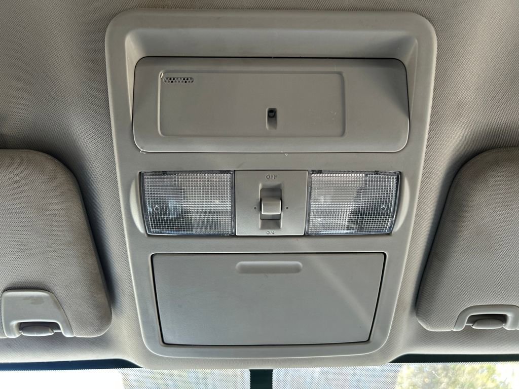 Used 2017 Nissan Titan SV image 18