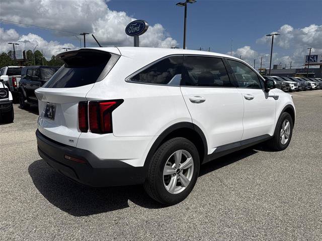 Used 2023 Kia Sorento LX AWD/4WD image 3