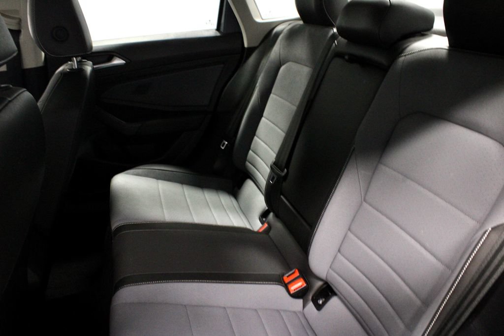 Used 2025 Volkswagen Jetta SE FWD image 21