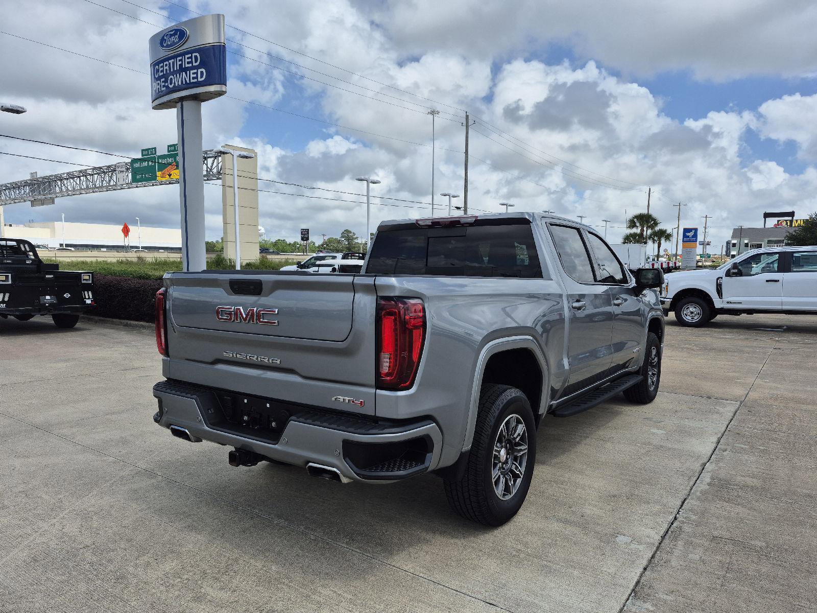 Used 2024 GMC Sierra 1500 AT4 w/ Technology Package AWD/4WD image 5