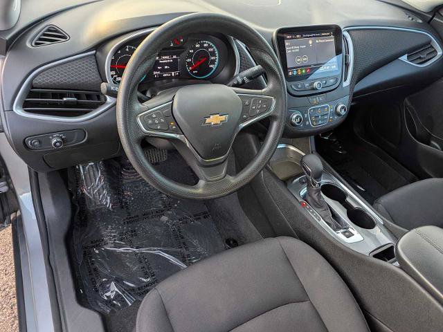Used 2025 Chevrolet Malibu LT FWD image 2