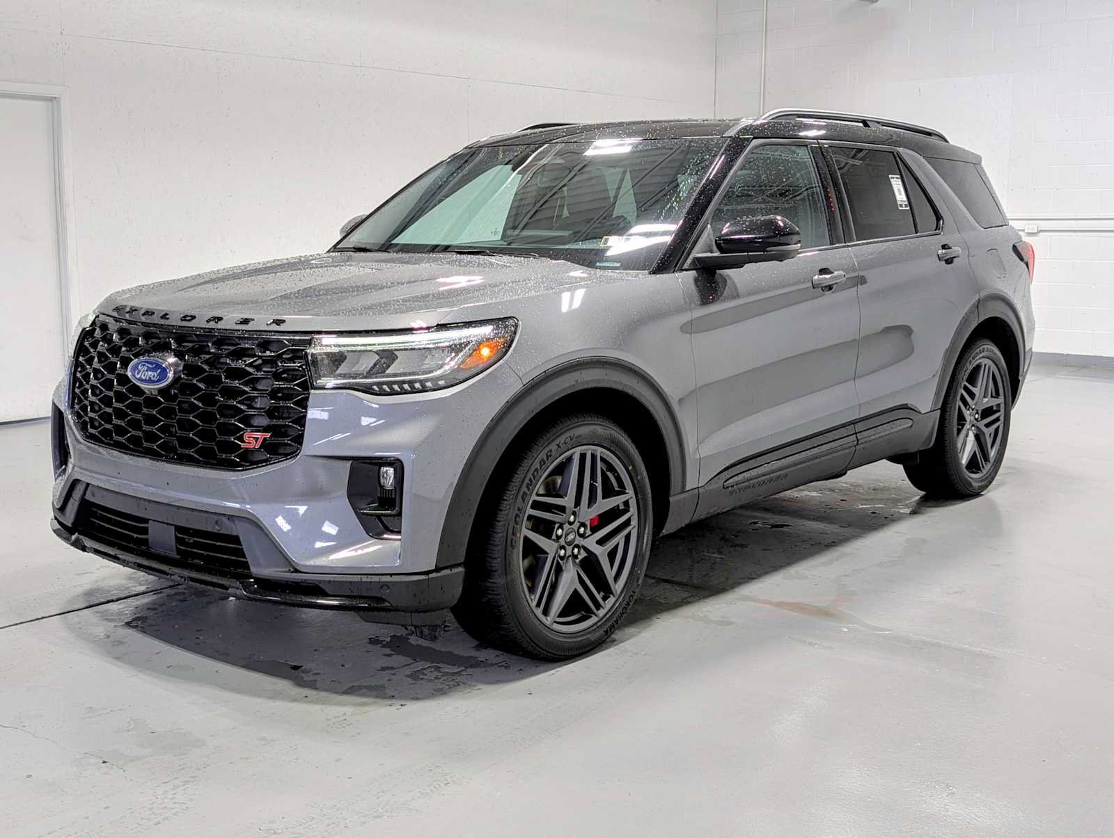 Certified 2025 Ford Explorer ST AWD/4WD image 1