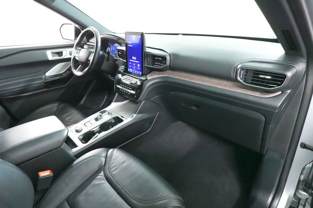 Certified 2023 Ford Explorer Platinum w/ Technology Package AWD/4WD image 36