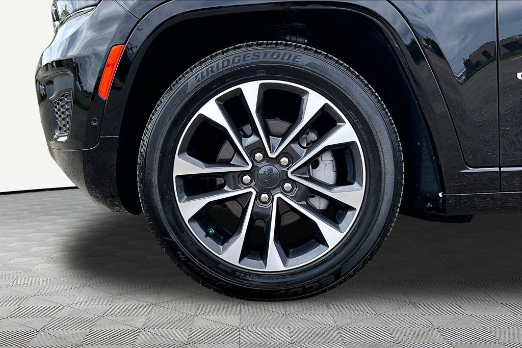 Used 2024 Jeep Grand Cherokee Overland w/ Adv Protech Group III AWD/4WD image 9