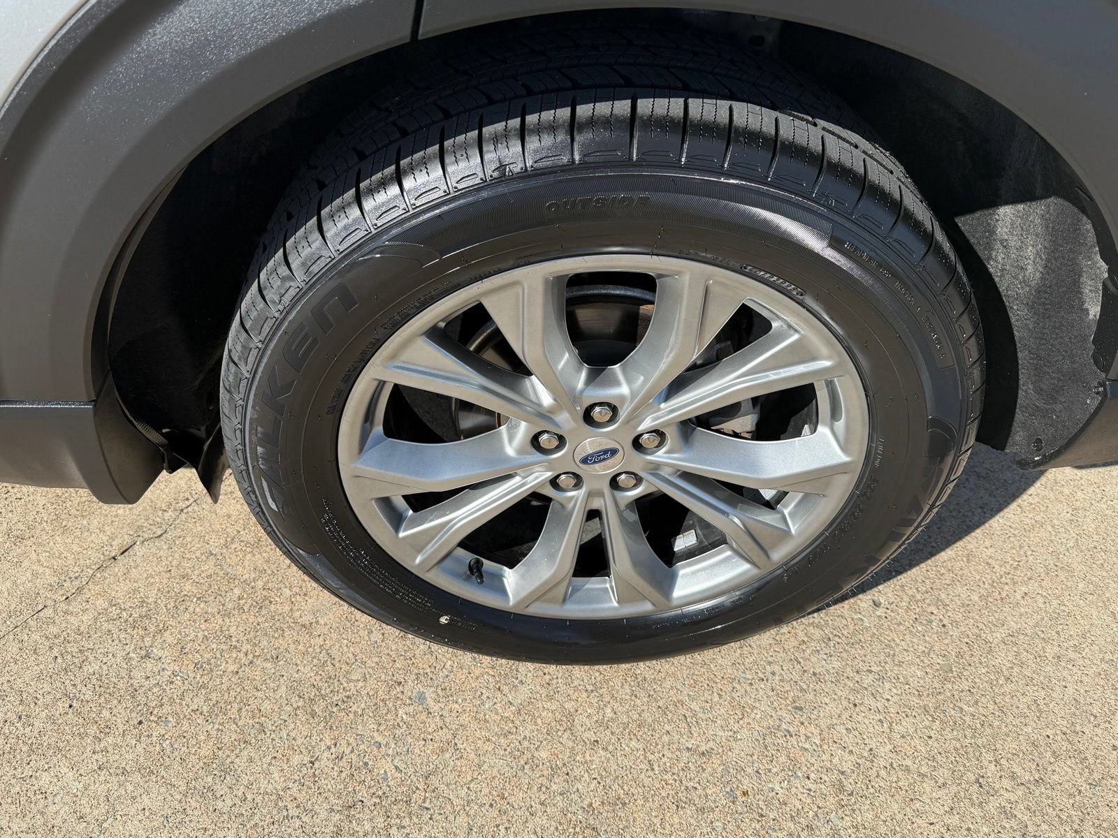 Certified 2024 Ford Explorer Limited RWD image 9