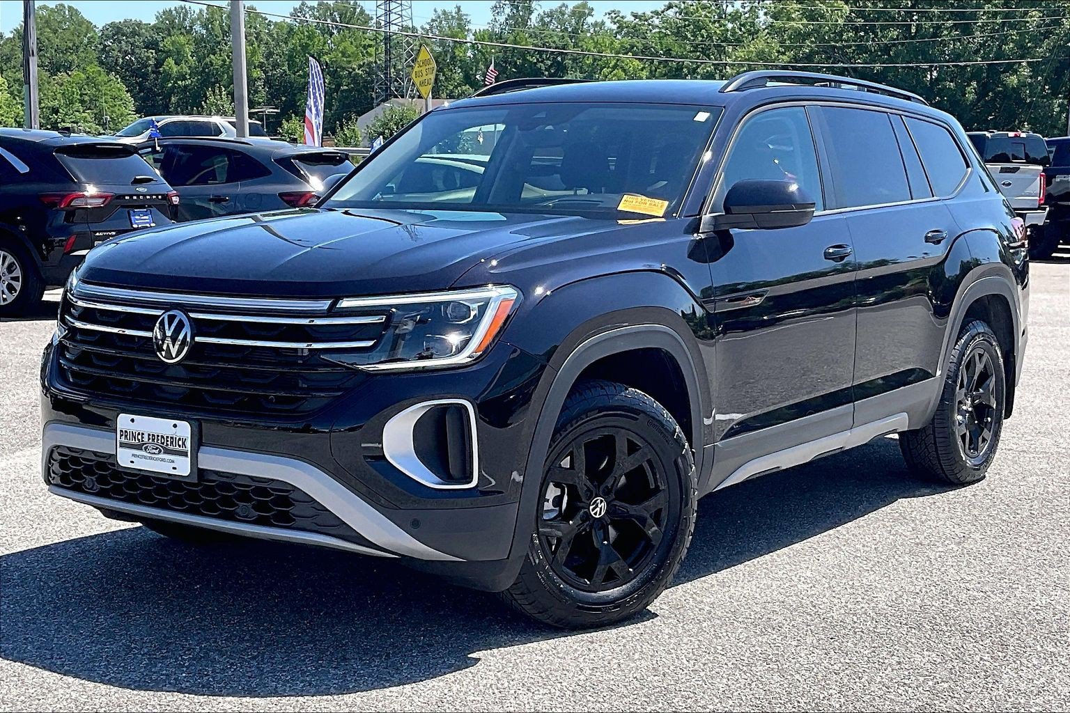 Used 2024 Volkswagen Atlas Peak Edition SEL AWD/4WD image 3
