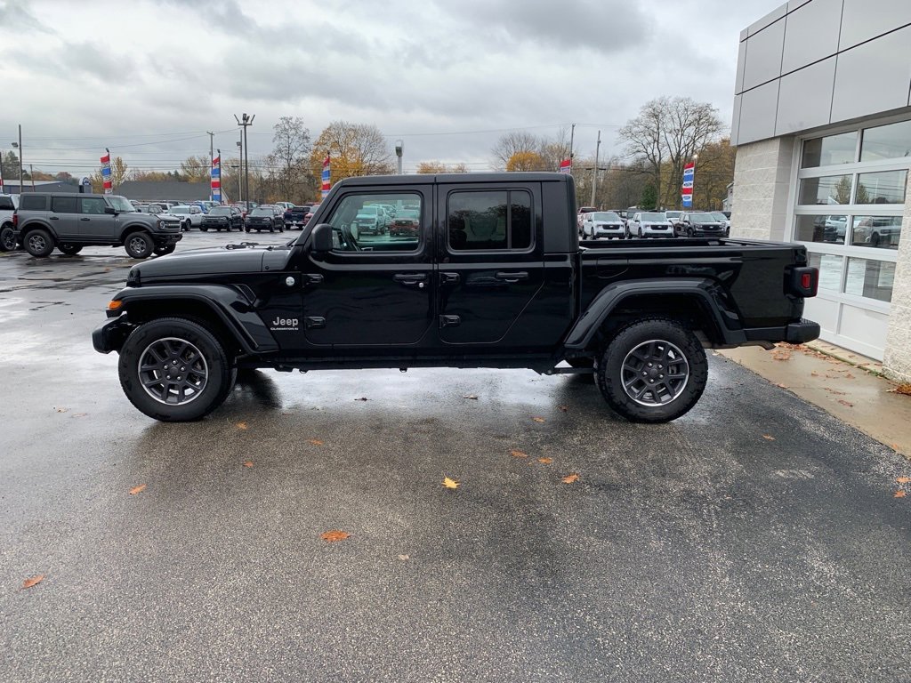Used 2023 Jeep Gladiator Overland image 2